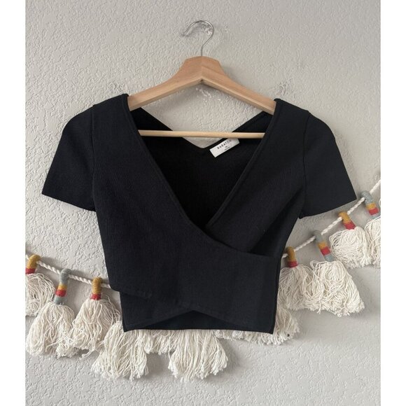 Babaton Aritzia Sculpt Knit Wrap Cropped Short Sleeve Crop Top Black Basics XS - Picture 1 of 7